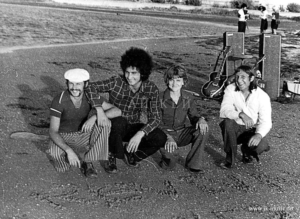 revival-band na kose 1975.jpg